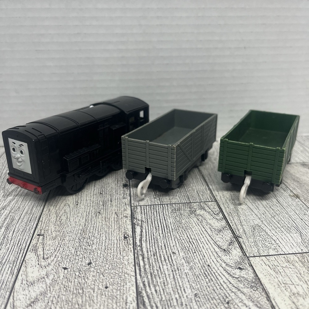 Thomas TrackMaster Motorized DIESEL‎ Train Engine & Wagons Lot UNTESTED Parts
